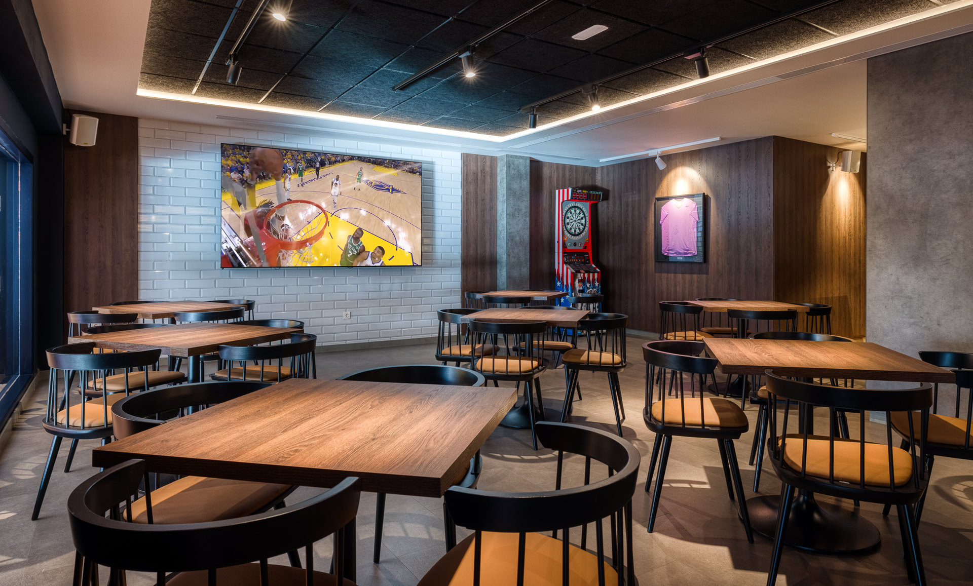 016_alta_playaballena Legends Sport Bar.jpg